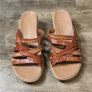 SKECHERS 31714 BEVERLEE TIGER-TIGER POSSE TAN WOMENS LUXE FOAM WEDGE SIZE 8